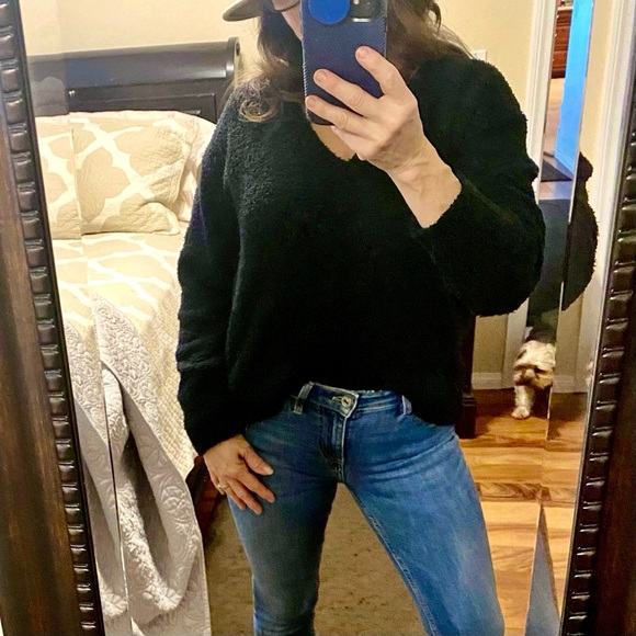 Sanctuary Black Long Sleeve Plush V-neck Sweater size Small - Picture 3 of 11